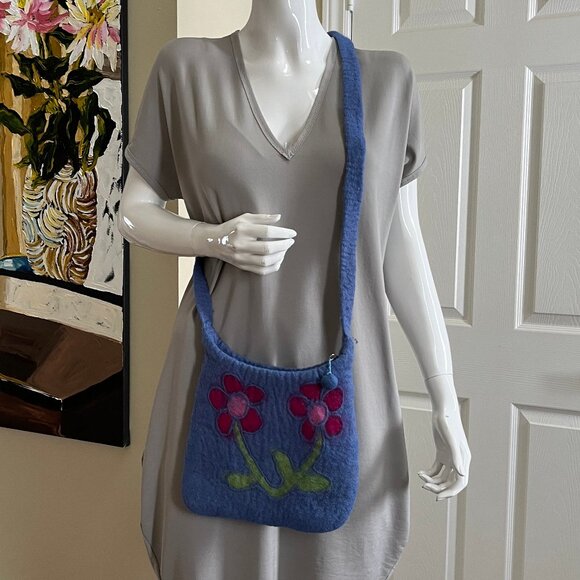 Wool Crossbody Bag - Felted wool bag from Nepal - Picture 12 of 13
